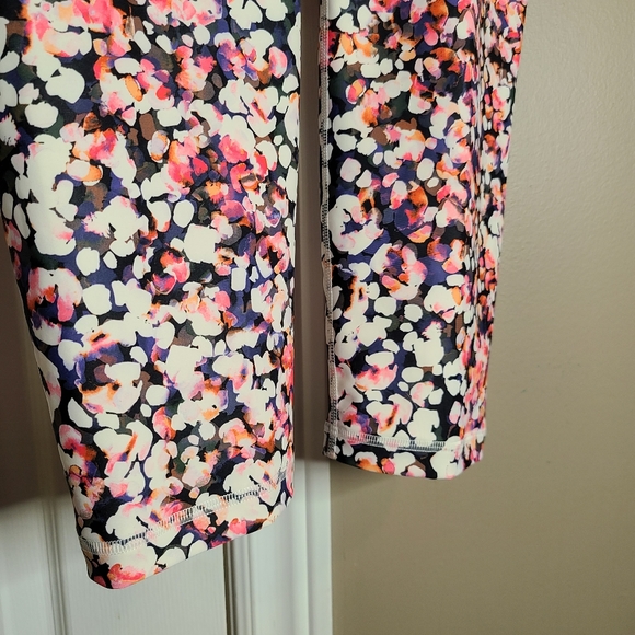 Brand New Old Navy Crop High Rise Leggings - Picture 4 of 7